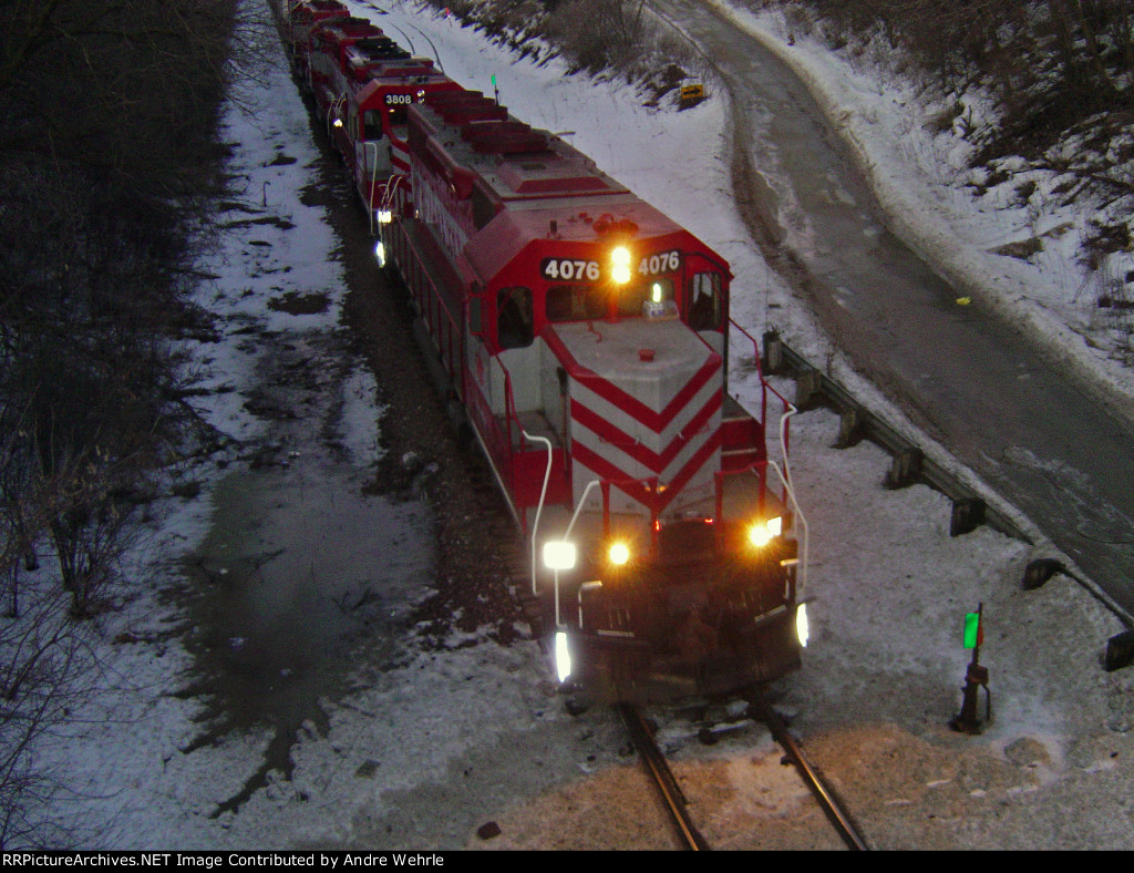 WSOR 4076 passing under Black Bridge Road